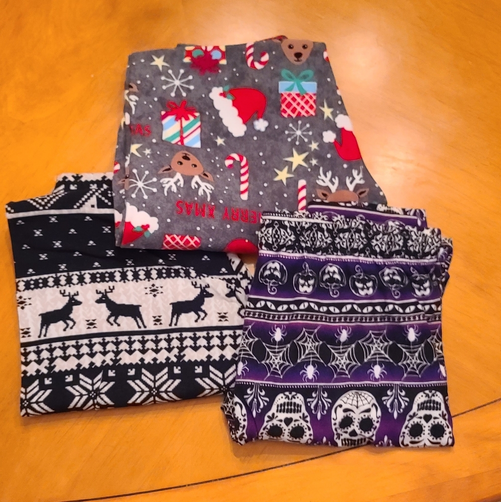 Lot 3 leggings. Large.